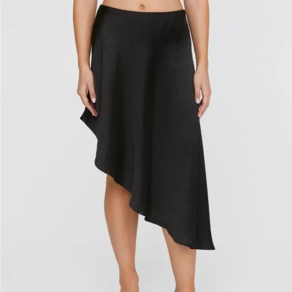 nasty Gal Asymmetric Hem Textured Satin Skirt‎ black Size 4 NWT - Picture 1 of 4